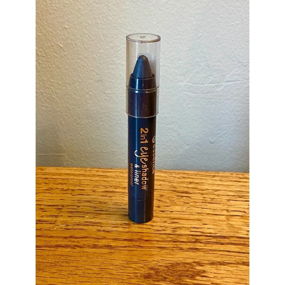 ESSENCE 2 IN 1 EYESHADOW &LINER WATERPROOF #05 Im Blue Rare Crayon